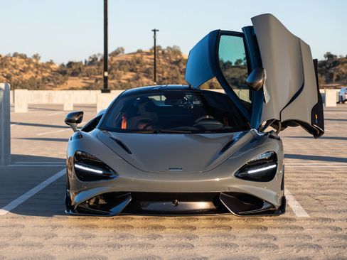 Used 2021 McLaren 765LT RWD image 9