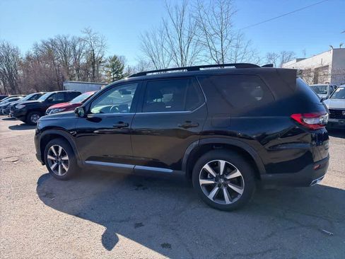 Used 2025 Honda Pilot Touring image 8