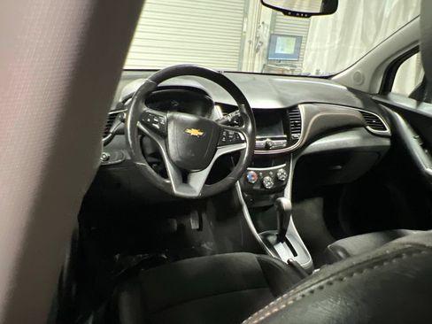 Used 2022 Chevrolet Trax LT w/ Driver Confidence Package AWD/4WD image 17