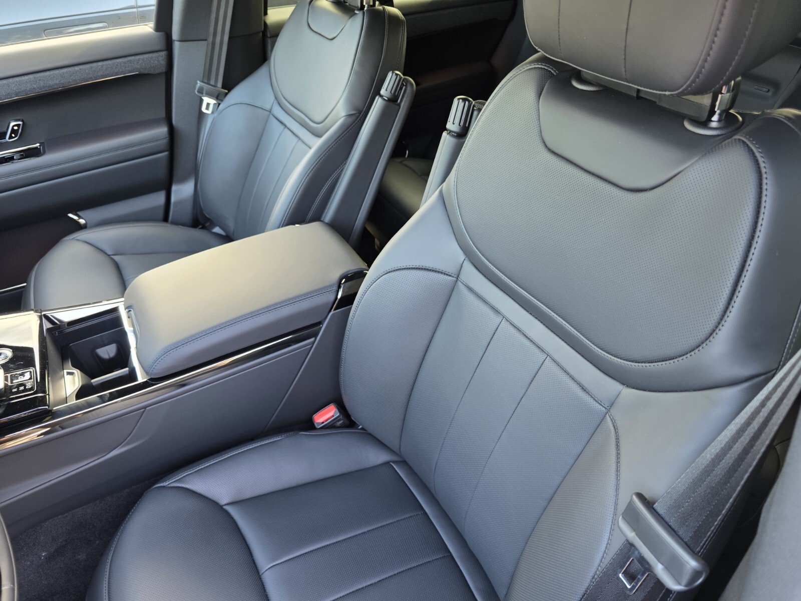 New 2026 Land Rover Range Rover Sport Dynamic SE AWD/4WD image 12