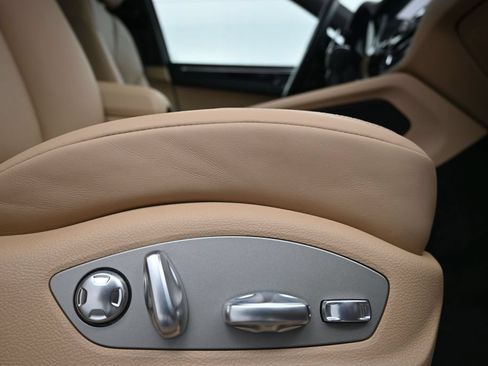 Certified 2026 Porsche Macan AWD/4WD image 15