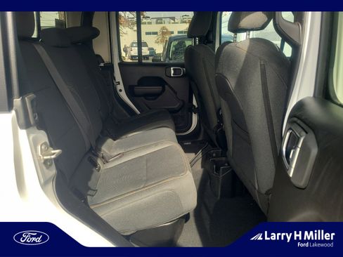 Used 2024 Jeep Gladiator Sport image 18