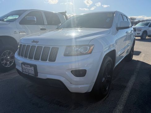 Used 2015 Jeep Grand Cherokee Altitude image 3