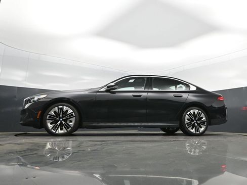 Certified 2025 BMW 530i image 39