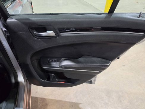 Used 2018 Chrysler 300 S w/ Safetytec Plus Group RWD image 31