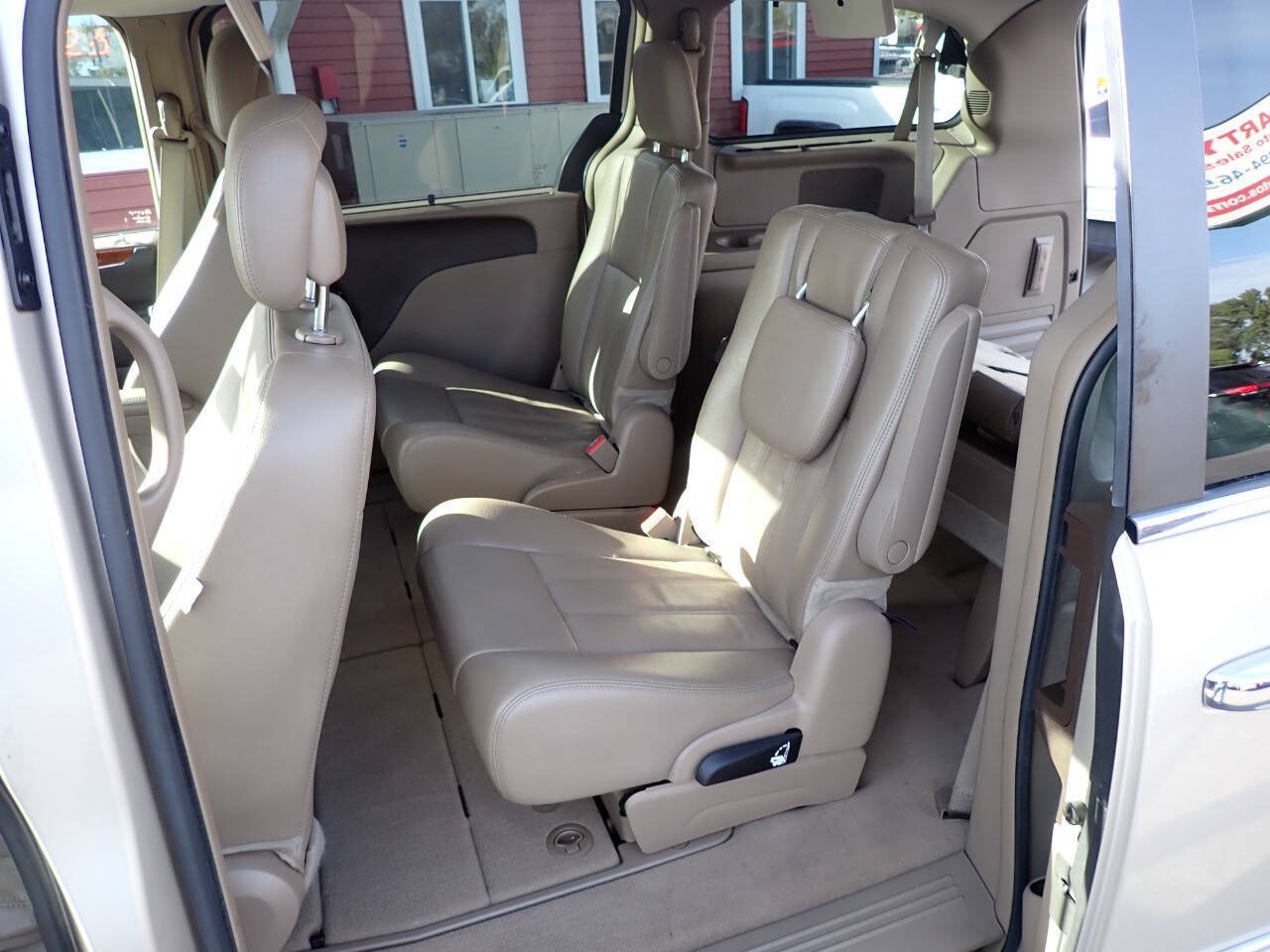 Used 2014 Chrysler Town & Country Touring-L w/ Driver Convenience Group FWD image 8