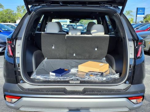 New 2025 Hyundai Tucson Limited image 32