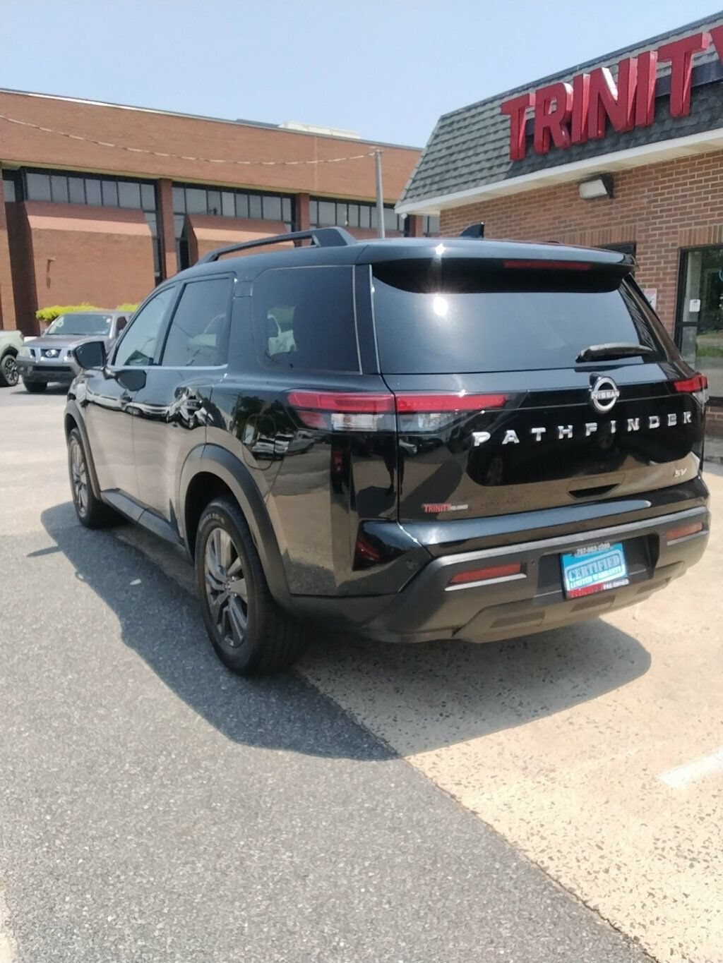 Used 2022 Nissan Pathfinder SV FWD image 2