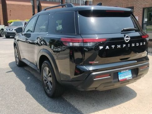 Used 2022 Nissan Pathfinder SV FWD image 2