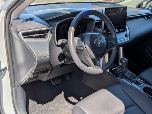 Used 2024 Toyota Corolla Cross XLE w/ Convenience Package image 13