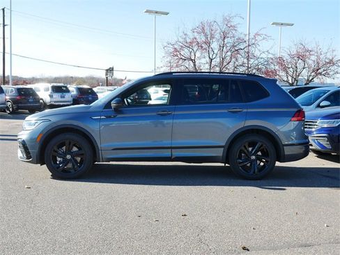 Certified 2024 Volkswagen Tiguan SE R-Line image 4