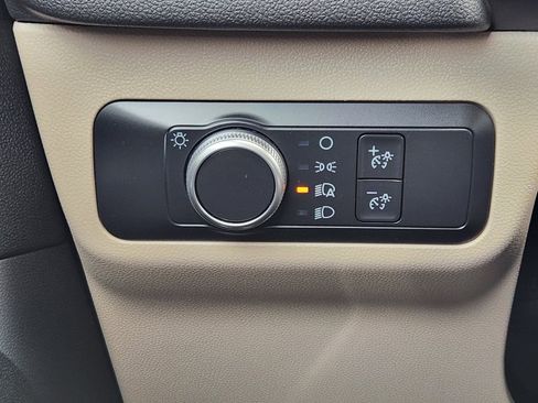 Used 2020 Ford Escape SE image 12