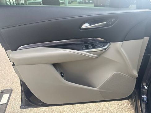 Used 2022 Cadillac XT4 Luxury w/ Cold Weather Package FWD image 22