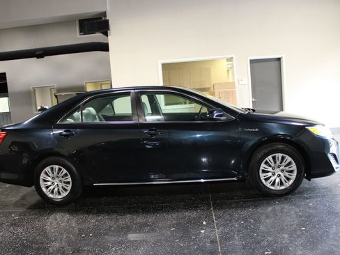 Used 2012 Toyota Camry LE FWD image 2