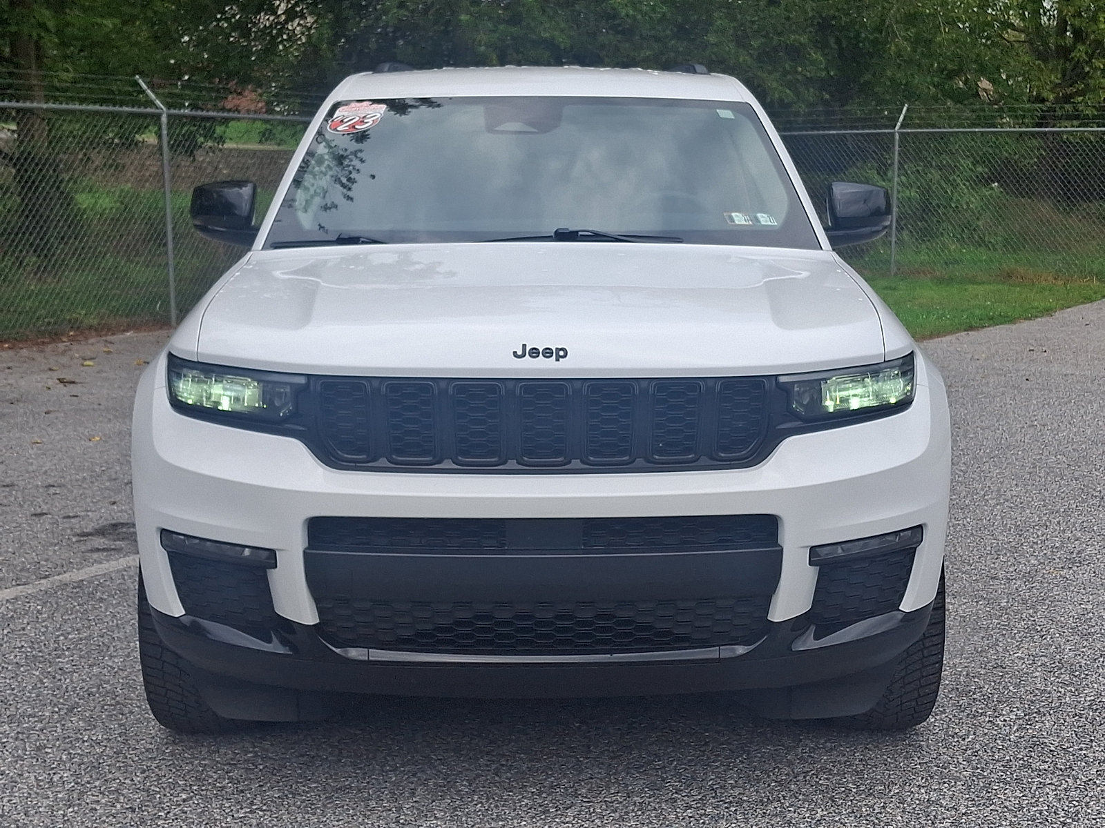 Used 2023 Jeep Grand Cherokee L Limited w/ Black Appearance Package AWD/4WD image 8