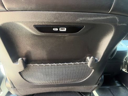Used 2025 Chrysler Pacifica Limited FWD image 38