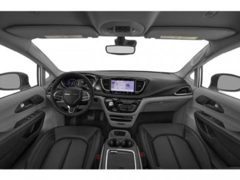 Used 2024 Chrysler Pacifica Touring-L image 11