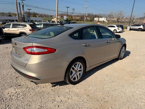 Used 2015 Ford Fusion SE image 5