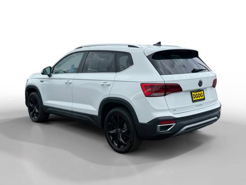 Certified 2023 Volkswagen Taos SE w/ Black Wheel Package FWD image 3