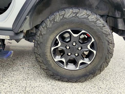 Used 2023 Jeep Wrangler Rubicon AWD/4WD image 9