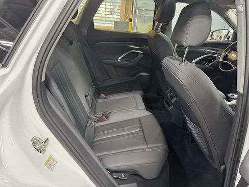 Used 2025 Audi Q5 Premium w/ Convenience Package AWD/4WD image 31
