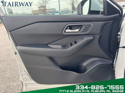 Used 2024 Nissan Rogue Platinum w/ Platinum Premium Package image 29