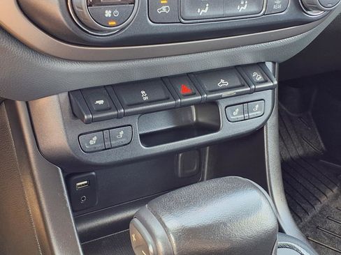 Used 2018 Chevrolet Colorado Z71 AWD/4WD image 13