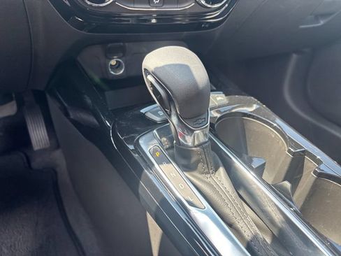 Used 2025 Chevrolet Trax LT FWD image 19