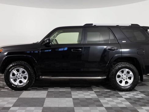 Used 2019 Toyota 4Runner SR5 AWD/4WD image 3
