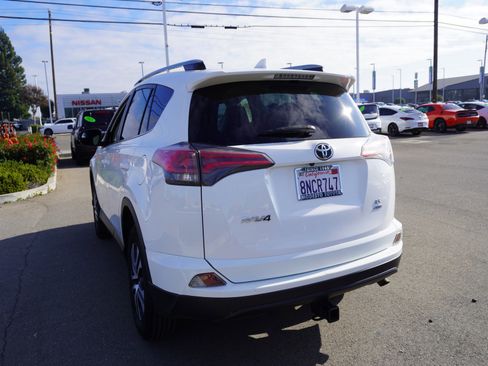Used 2018 Toyota RAV4 LE image 8