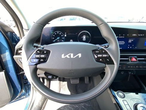 New 2026 Kia Niro Wind FWD image 17