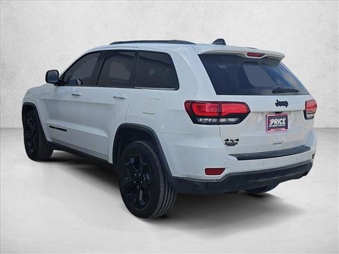 Used 2018 Jeep Grand Cherokee Laredo image 3