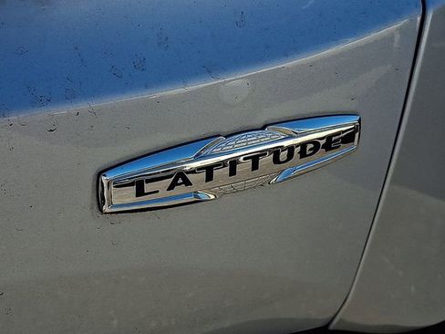 Used 2021 Jeep Renegade Latitude FWD image 25