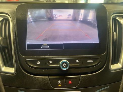Used 2021 Chevrolet Malibu LT FWD image 19