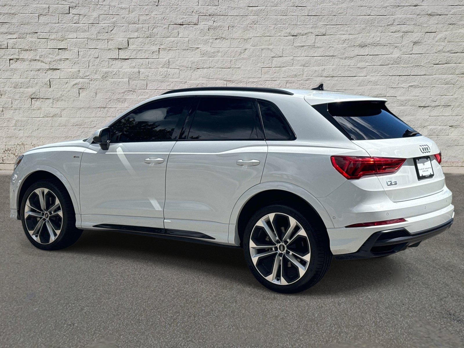Used 2021 Audi Q3 2.0T Premium Plus w/ Premium Plus Package AWD/4WD image 3