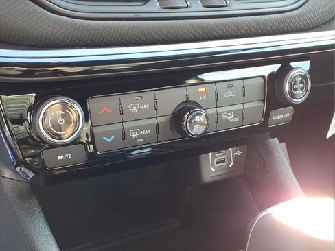 New 2026 Jeep Compass Latitude image 8