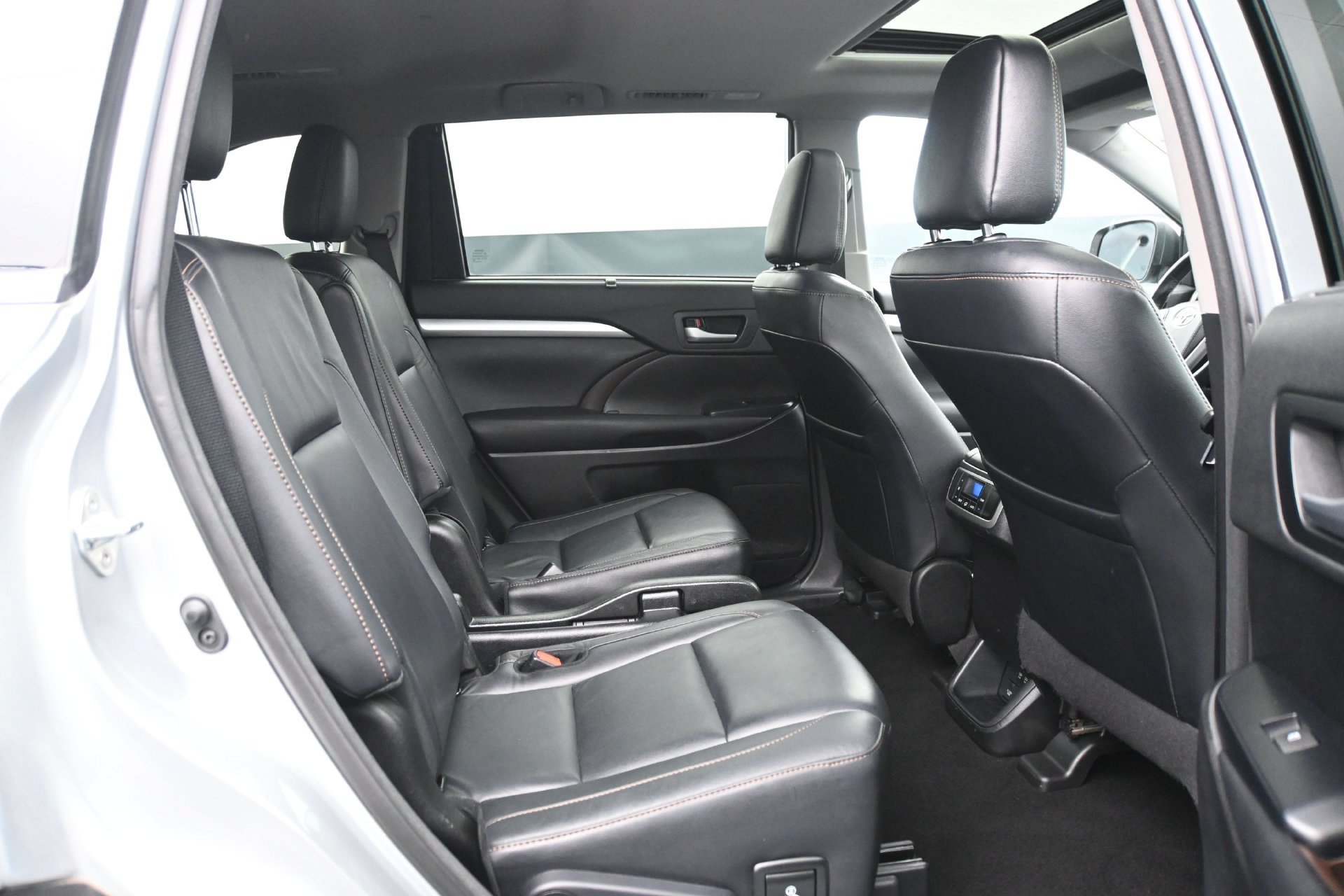 Used 2018 Toyota Highlander XLE AWD/4WD image 14