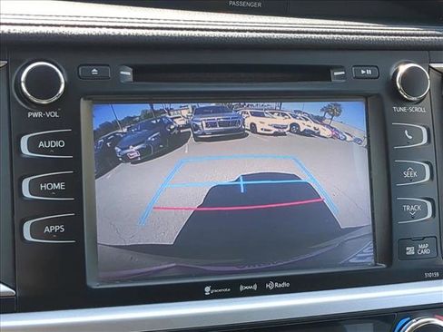 Used 2016 Toyota Highlander XLE image 10