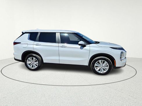 New 2026 Mitsubishi Outlander ES image 8