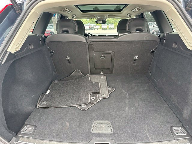 Used 2025 Volvo XC60 B5 Plus AWD/4WD image 8