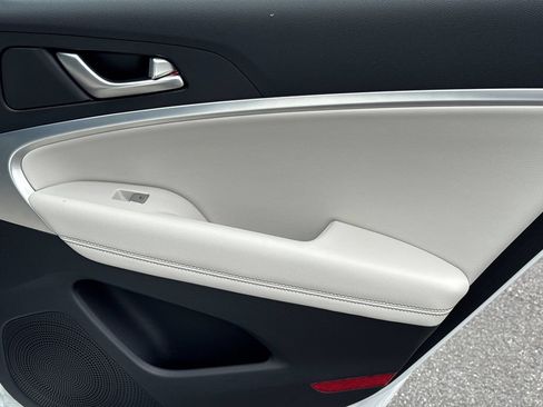 Used 2025 Genesis G70 2.5T RWD image 19