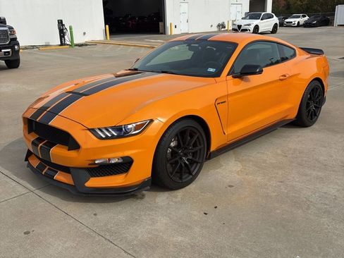 Used 2018 Ford Mustang Shelby GT350 w/ Convenience Package image 2