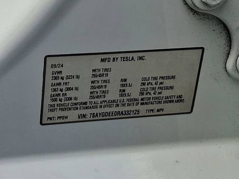 Used 2024 Tesla Model Y Long Range AWD/4WD image 26