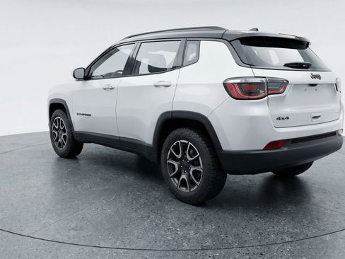 Used 2025 Jeep Compass Trailhawk AWD/4WD image 6