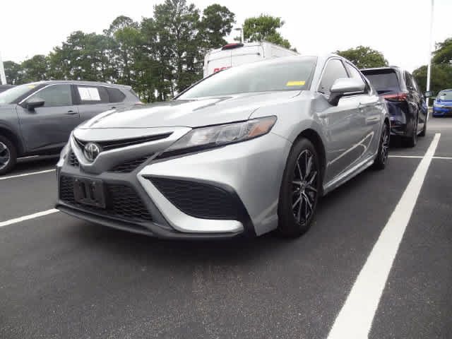 Used 2023 Toyota Camry SE FWD image 1