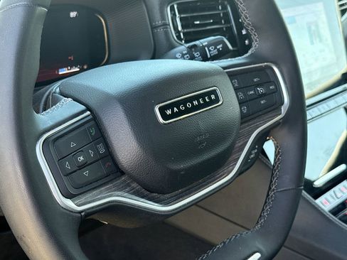 Used 2024 Jeep Wagoneer Series III image 24
