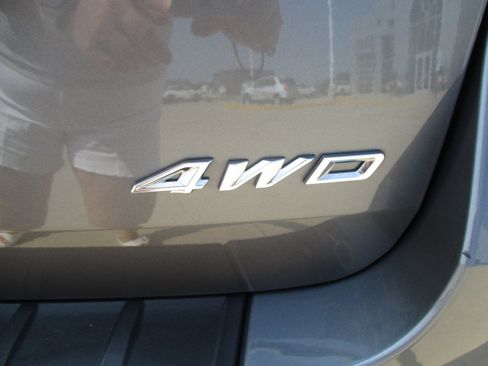 Used 2024 Ford Explorer XLT w/ Equipment Group 202A AWD/4WD image 6