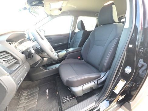 Used 2023 Nissan Rogue S image 13