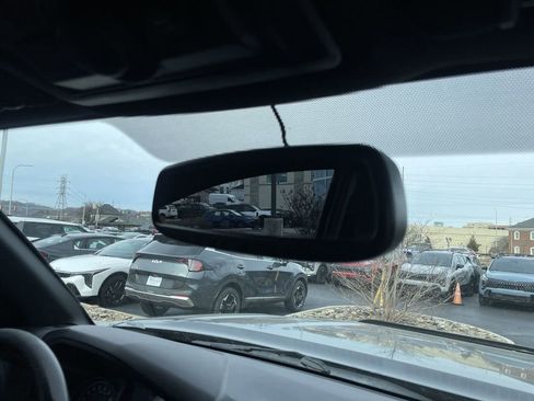 Used 2016 Toyota Tacoma TRD Off-Road w/ Premium & Technology Package image 28