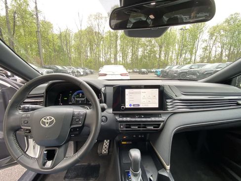 Used 2025 Toyota Camry SE FWD image 21